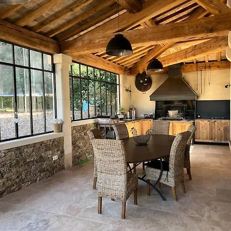 Ferienhaus Spacieuse, Grande Piscine Et Jardin Saint-Quentin-la-Poterie