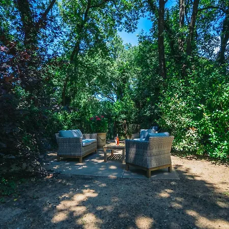 Holiday home Spacieuse, Grande Piscine Et Jardin *