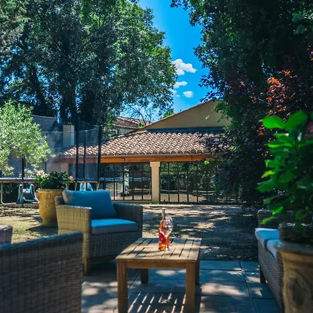 Spacieuse, Grande Piscine Et Jardin Holiday home *
