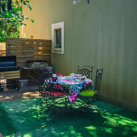 Spacieuse, Grande Piscine Et Jardin *