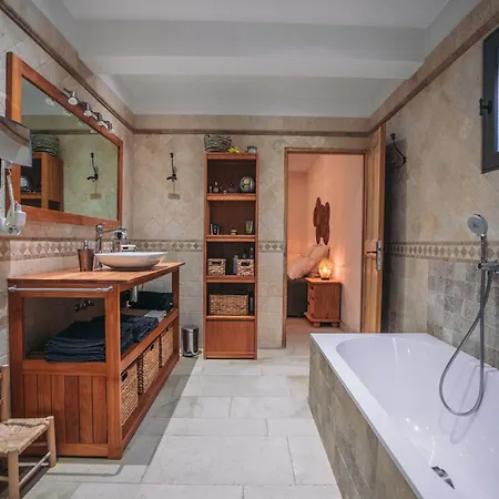 Ferienhaus Spacieuse, Grande Piscine Et Jardin *