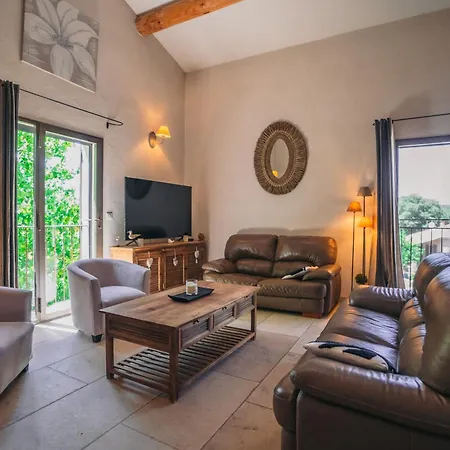 Spacieuse, Grande Piscine Et Jardin *