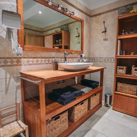 Holiday home Spacieuse, Grande Piscine Et Jardin *
