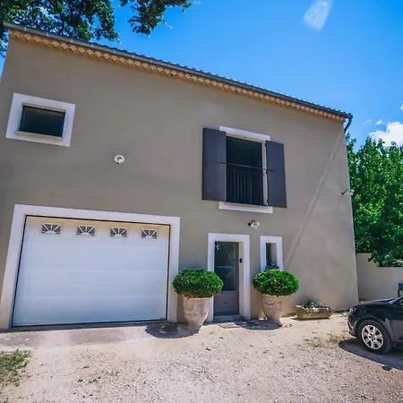 Holiday home Spacieuse, Grande Piscine Et Jardin Saint-Quentin-la-Poterie