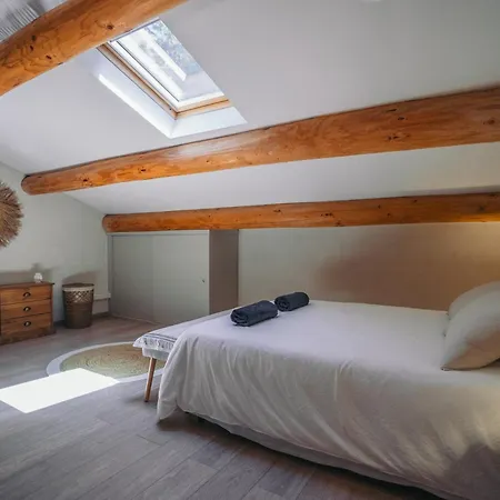 Holiday home Spacieuse, Grande Piscine Et Jardin *
