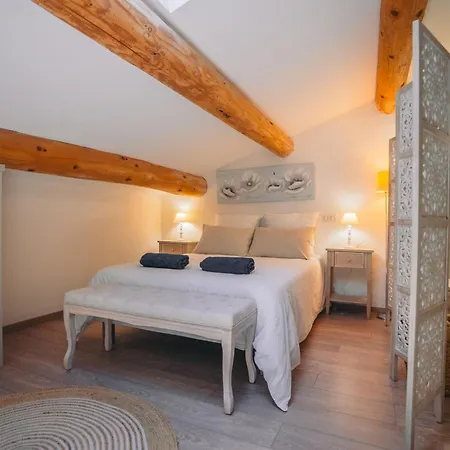 Spacieuse, Grande Piscine Et Jardin Holiday home