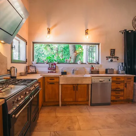 Holiday home Spacieuse, Grande Piscine Et Jardin