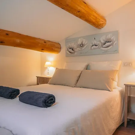 Spacieuse, Grande Piscine Et Jardin Holiday home Saint-Quentin-la-Poterie