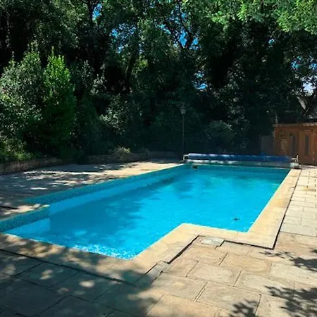 Spacieuse, Grande Piscine Et Jardin Saint-Quentin-la-Poterie