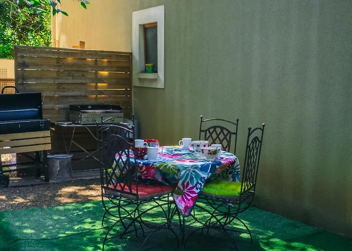 Spacieuse, Grande Piscine Et Jardin *